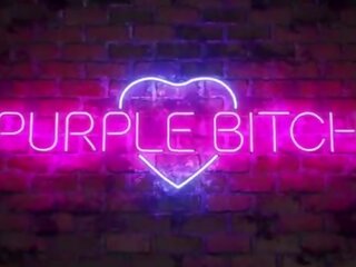 Cosplays baben har först x topplista filma med en fläkt av purple gata flicka