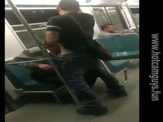 Publike pederast marrjenëgojë në the treni