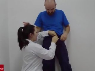 Një i ri infermiere sucks the hospitalâ´s njeri duarartë kokosh dhe recorded it.raf070