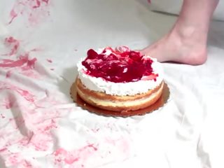 Strawberry cake سحق