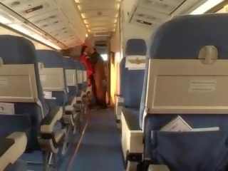 Ідеальна повітря hostess отримувати трахкав по удачливий pilot