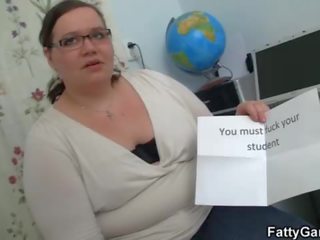 Dodu prof séduit étudiant en sexe agrafe