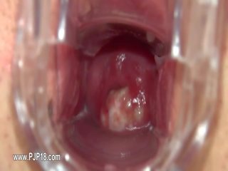 Ginecomastia brinquedo dentro de dela voluptuoso vagina